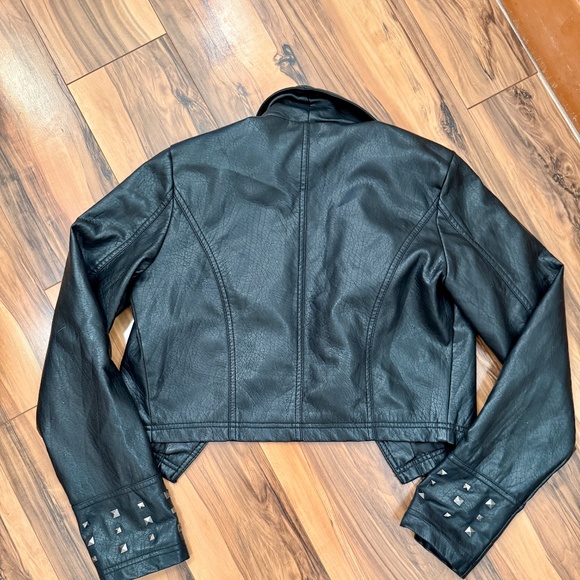 Black vegan leather cropped bolero jacket goth biker studded - Picture 6 of 6